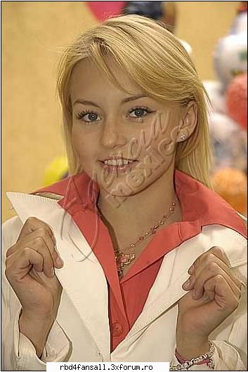 angelique boyer experta in bannere & moderatoare