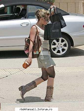hillary duff experta in bannere & moderatoare